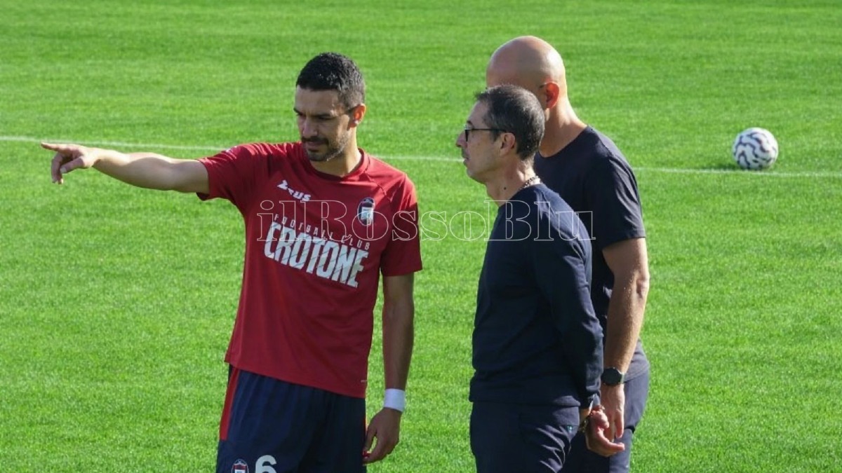 Dopo il ko di Giugliano il Crotone sceglie il silenzio nel post gara - 