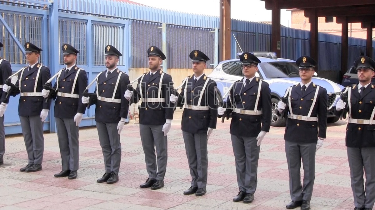 Divise schierate, in prima linea lo Stato: la Polizia celebra 174 anni -  Foto: Redazione