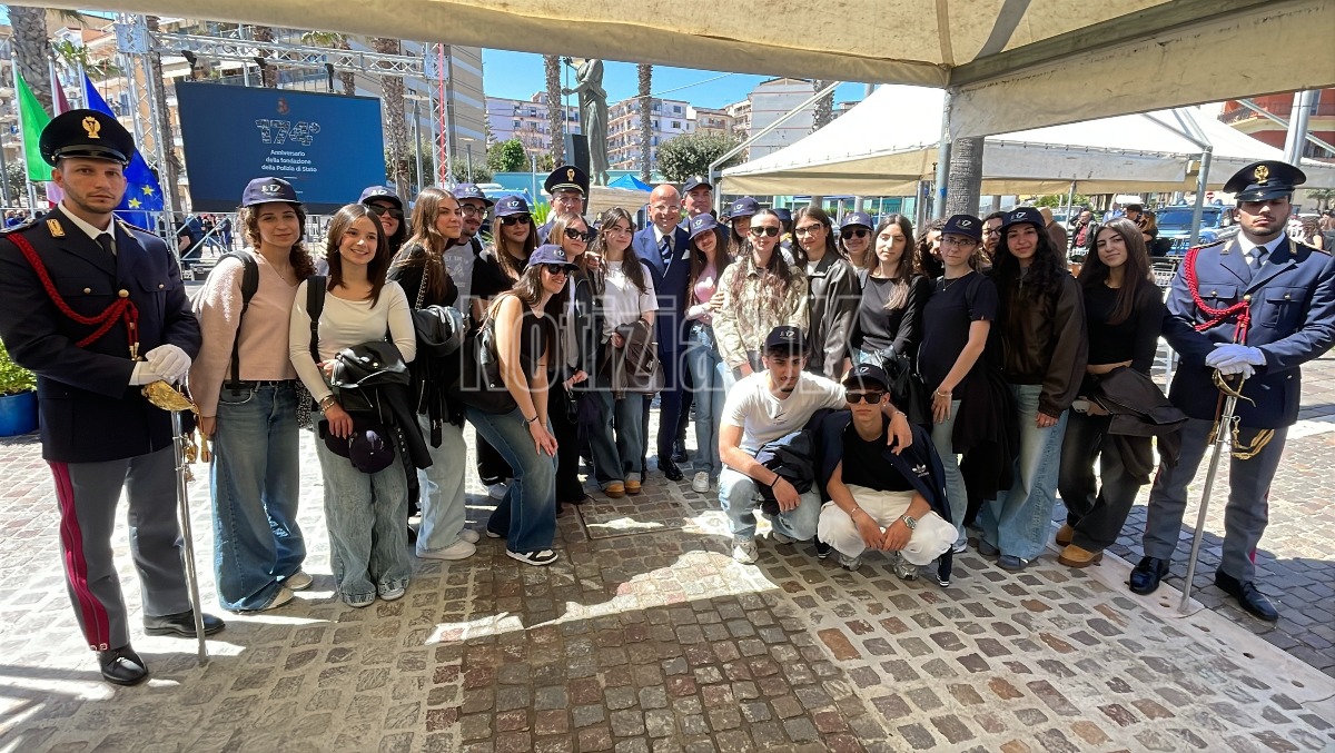 Crotone - Il Questore Panvino ai giovani: "No al branco, state vicino ai deboli" - Foto: Redazione 