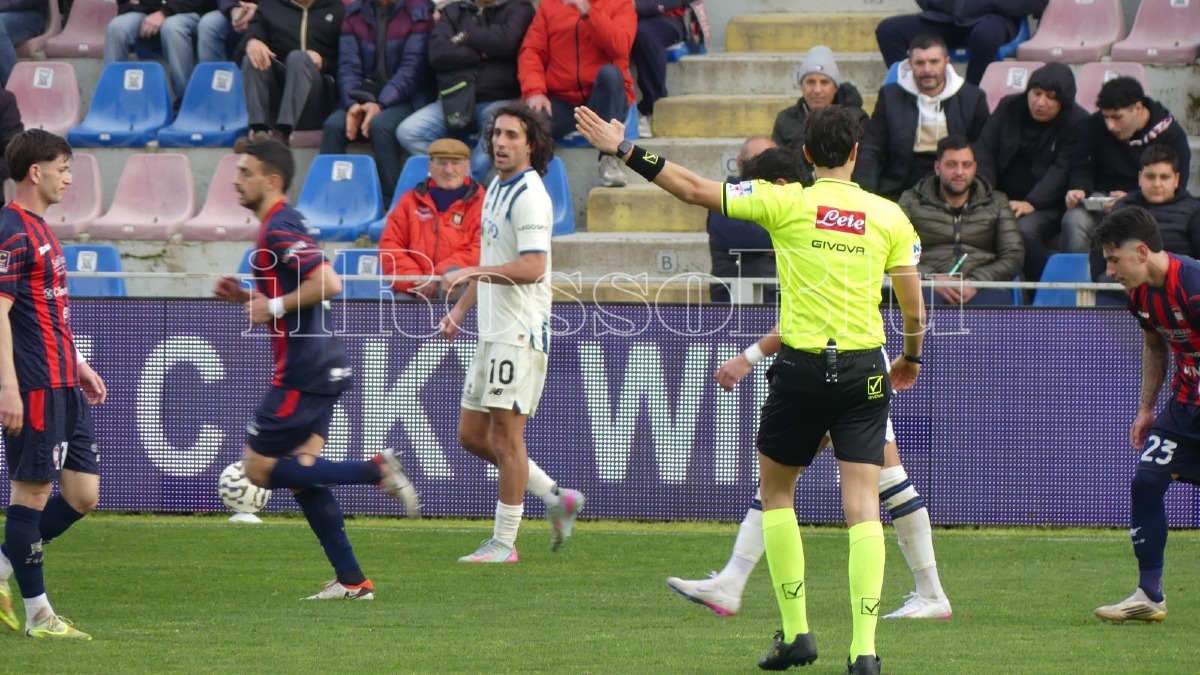 Crotone-Catania, fischietto già visto per i rossoblù - 