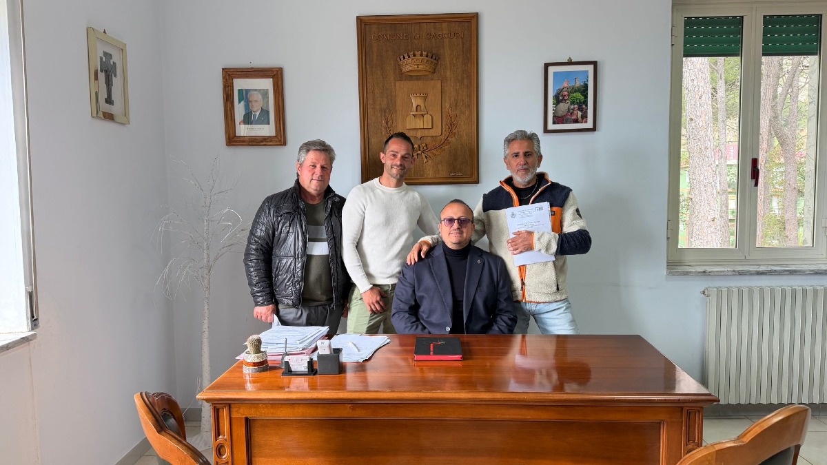 Caccuri stabilizza tre operai ex TIS: nuovi ingressi nel Comune - Foto Uff. Stampa Comune di Caccuri sindaco Quintieri 