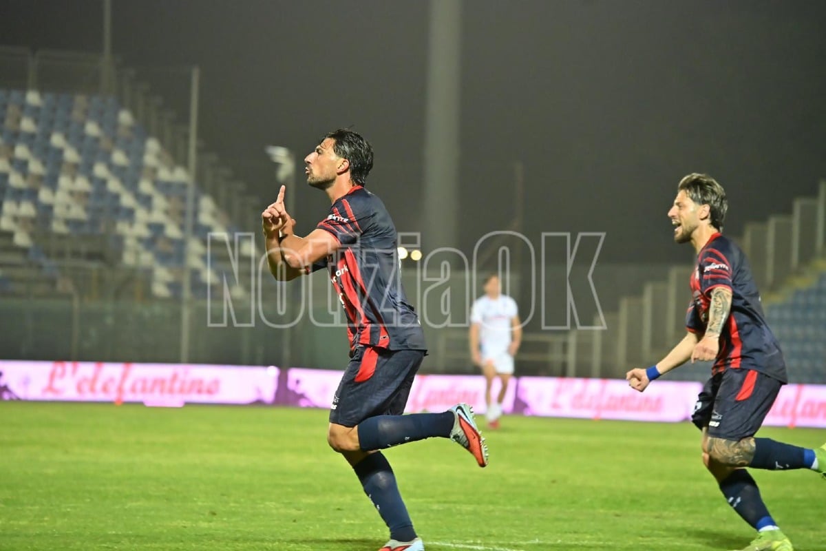 Crotone-Catania 2-0, vittoria nel segno di Gallo e Musso