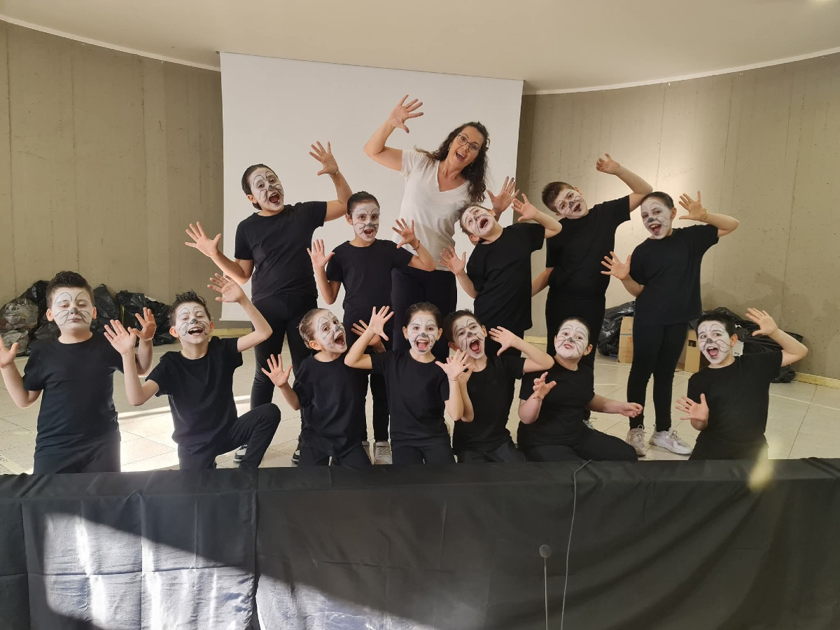 Crotone - I giovani attori di Santa Rita pronti a tornare in scena - Foto: Ufficio stampa Teatro che passione