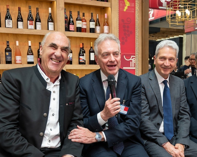 Cirò capitale del vino identitario: Köcher rilancia la Calabria tra storia e futuro - Foto: Uff. Stampa Comune di Cirò