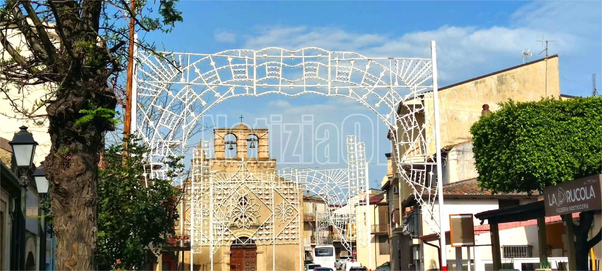 Isola di Capo Rizzuto, arrivano le luminarie in vista della Festa della Madonna Greca - Foto: Redazione
