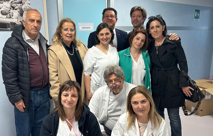 Crotone - Il Rotary Santa Severina dona sgabelli parto all'ospedale - Foto: Ufficio stampa Rotary club Santa Severina