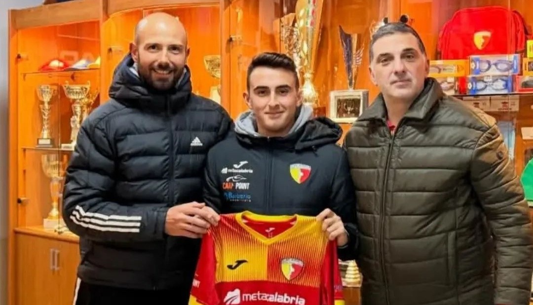 Debutto storico in Serie B2: Isola di Capo Rizzuto celebra Rinaldo Perri - Foto: Uff. Stampa Comune di Isola di Capo Rizzuto 