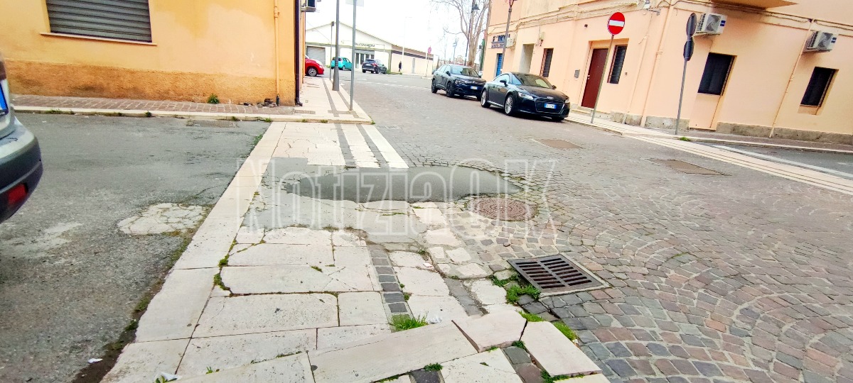 Nei Quartieri di Crotone - Manutenzione urbana, tra degrado e soluzioni improvvisate - Foto: Redazione 