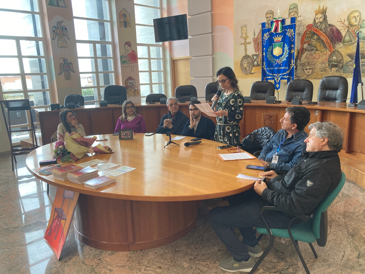 Cosenza, a palazzo dei Bruzi la poesia diventa cura: protagonisti i ragazzi della Cooperativa Crisalide - Foto: Uff. Stampa Comune di Cosenza