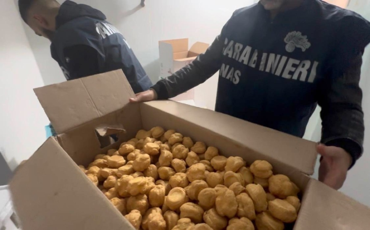 Sequestrati 419 kg di alimenti non tracciati in un panificio a Sellia Marina - Foto: Uff Stampa Carabinieri Catanzaro 