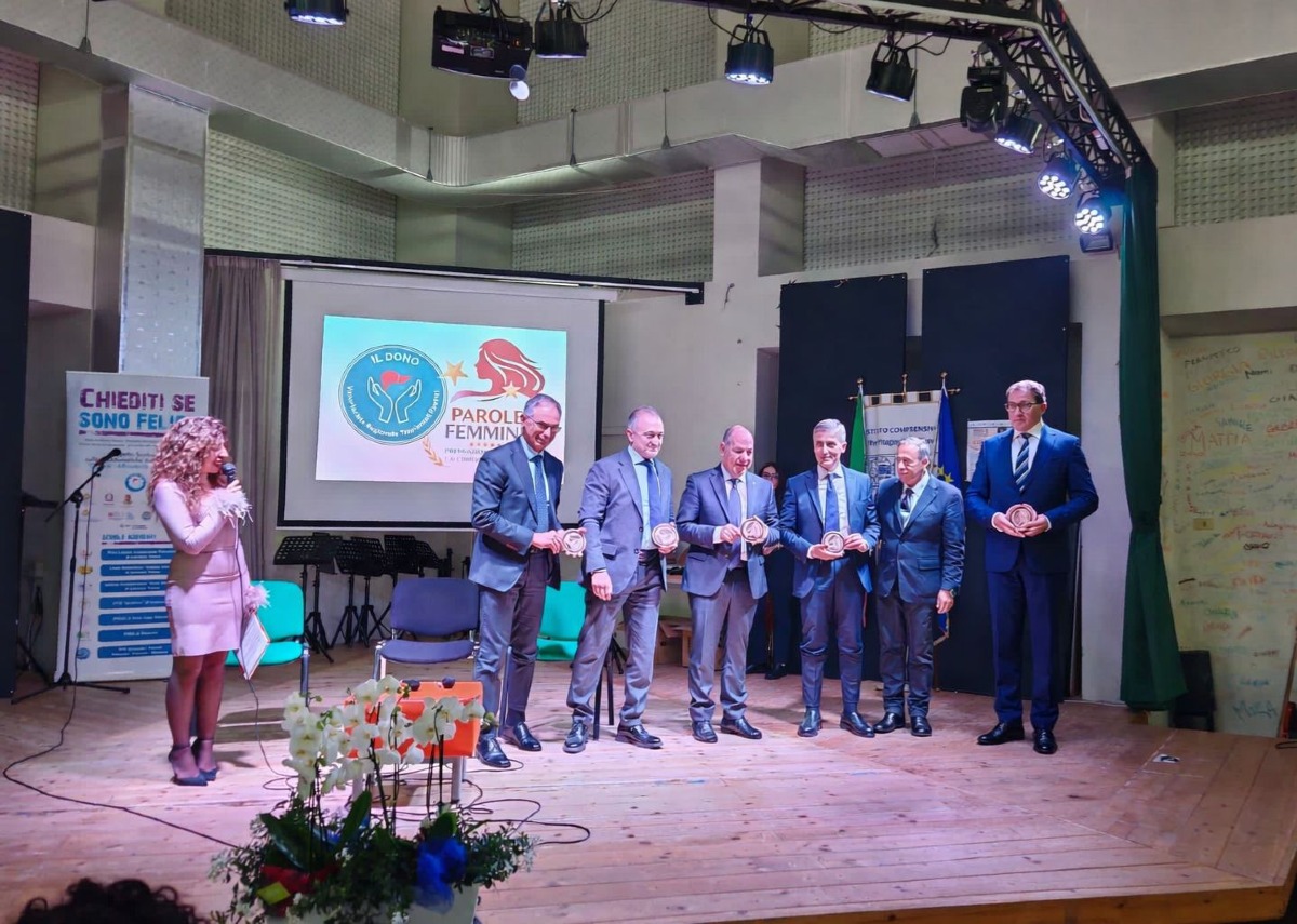 La Polizia di Stato in prima linea nel progetto “Chiediti se sono felice”: premiate due funzionarie - Foto Uff. Stampa Polizia di Stato Catanzaro