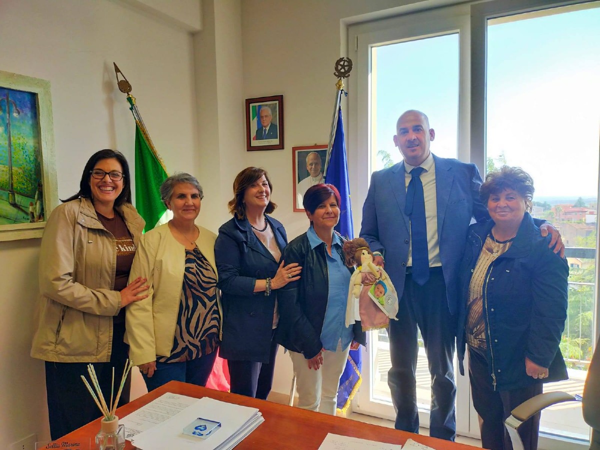 Medicasterna arriva a Sellia Marina: un simbolo di Storia e Solidarietà - Foto: Uff. Stampa Comune di Sellia Marina