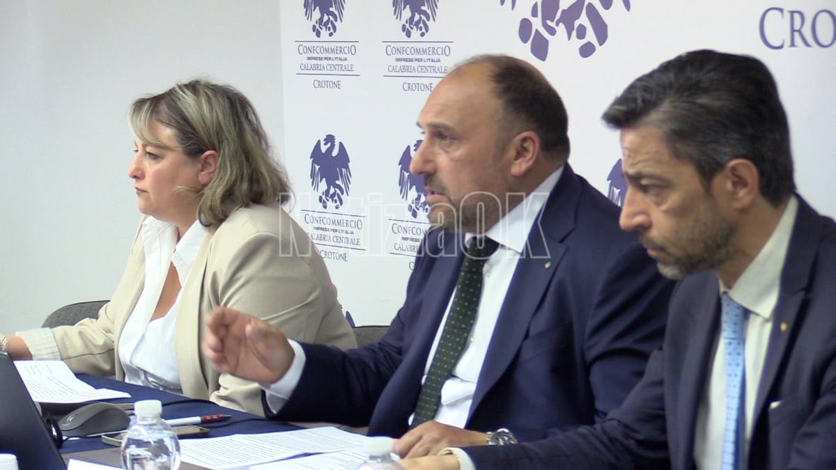 (VIDEO) Dumping contrattuale a Crotone: “Abbassa salari e tutele” - Foto: Redazione 