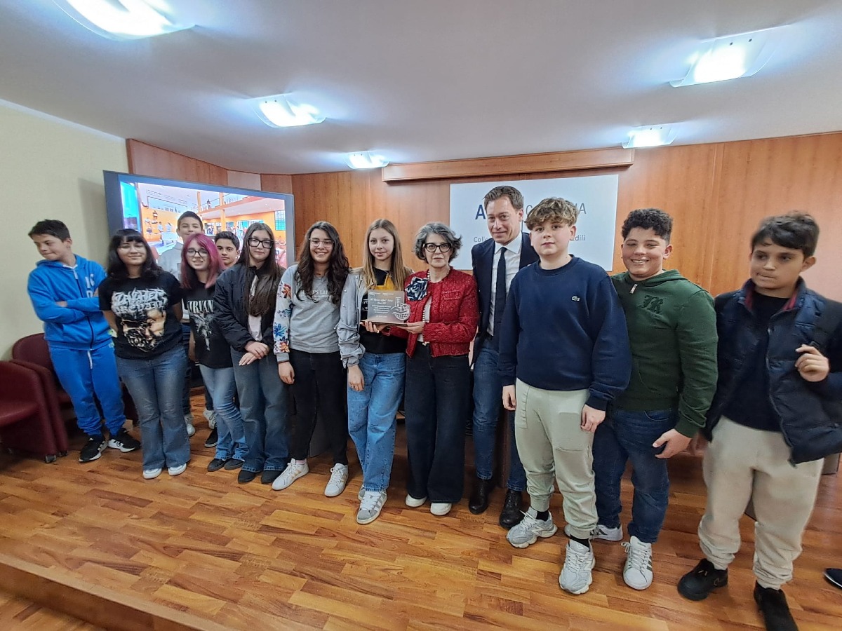 Crotone - L'I.C. Papanice-Alfieri vince la finale regionale di Macroscuola - Foto: Ufficio stampa Ance Calabria