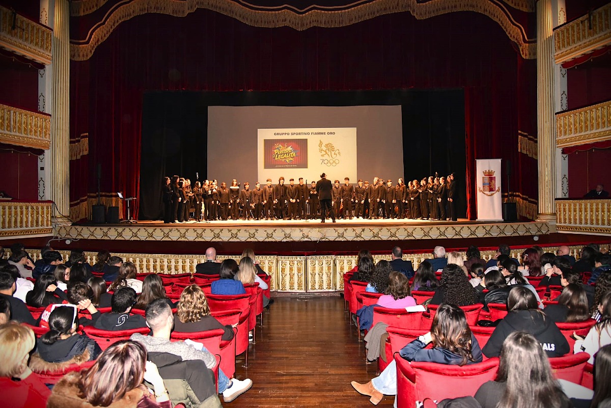 L’IIS “Lucrezia della Valle” porta la didattica sul palco del Rendano - Foto Uff. Stampa ’IIS “Lucrezia della Valle” 