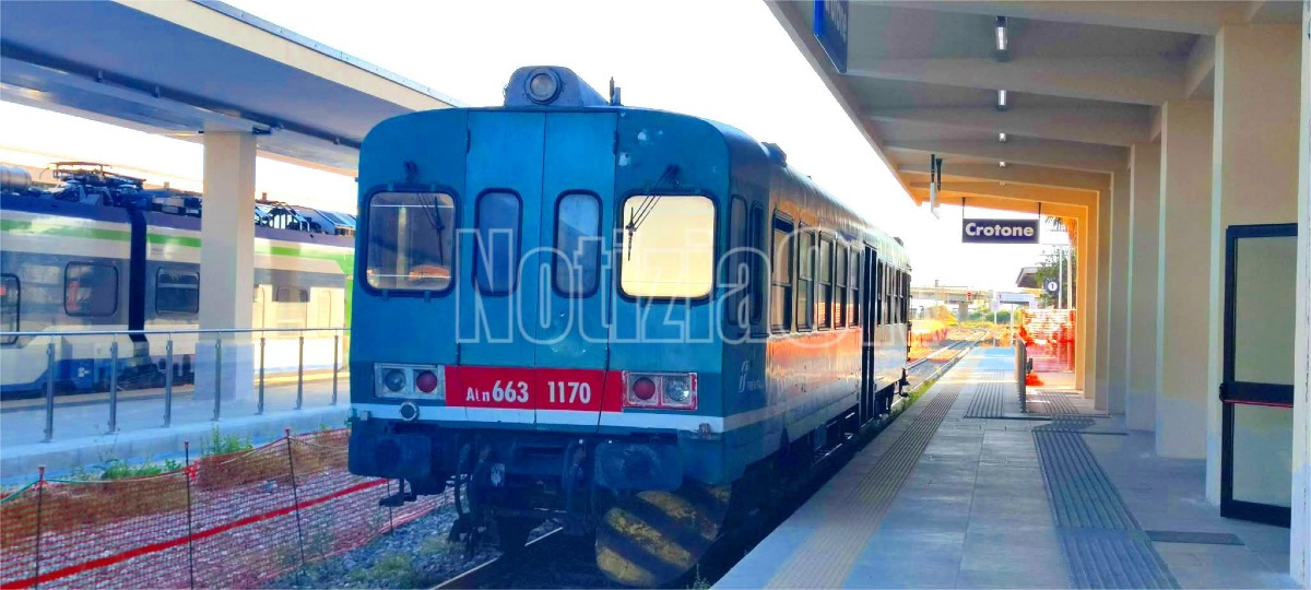 Stazione di Crotone: lavori in corso ma la città rimane indietro con disagi per i viaggiatori - Foto: Redazione