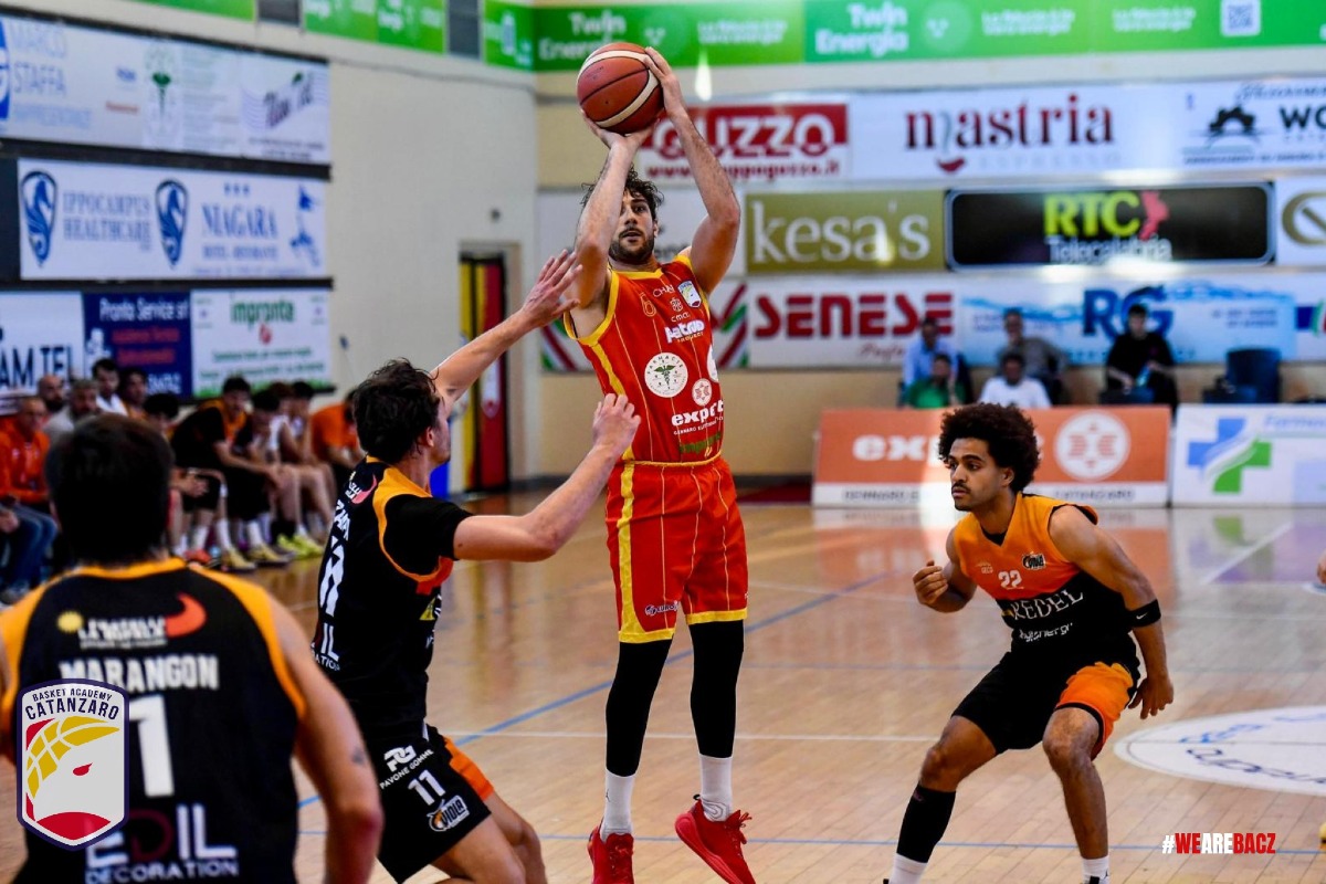 Il Super Derby di Calabria va a Catanzaro: 84-78 sulla Viola e quinto posto in classifica - Foto: Uff. Stampa Basket Academy Catanzaro 