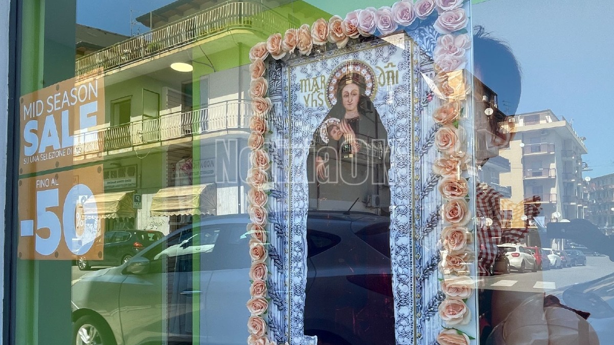 Crotone si veste a festa: vetrine dedicate alla Madonna di Capo Colonna  - Foto: Redazione 