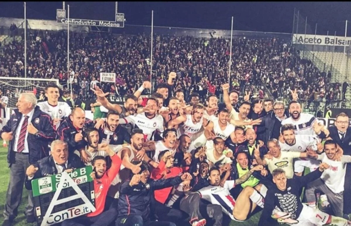 Dieci anni dopo, quel 29 aprile 2016 resta il giorno della storia del Crotone - Foto: Redazione 