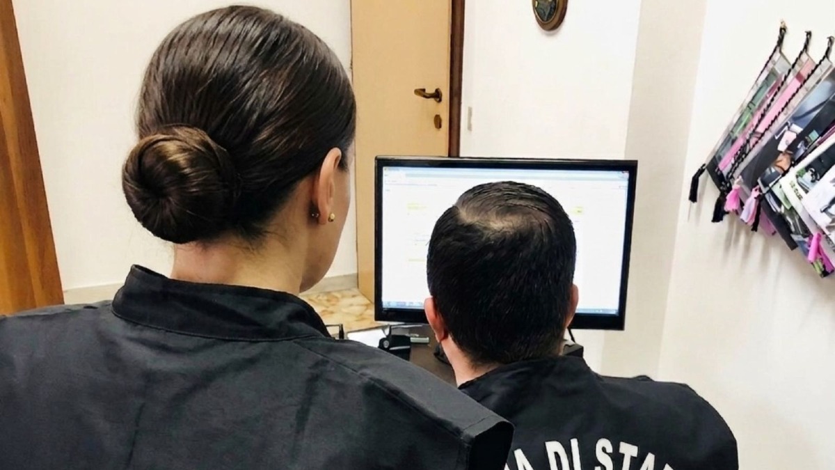 Crotone, controlli nelle sale giochi: sanzioni e droga sequestrata - Foto Uff. Stampa Questura di Crotone