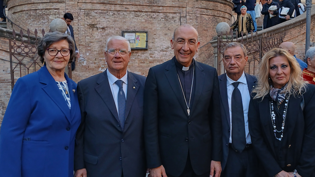 Crotone - Il Cav. Crea ospite alla Messa con il Cardinale Reina - Foto: Ufficio stampa Cav. Crea