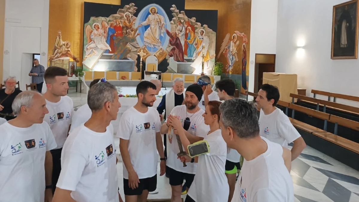 Lampadedromia, la fiaccola accende il mese mariano a Crotone - Foto: Redazione 