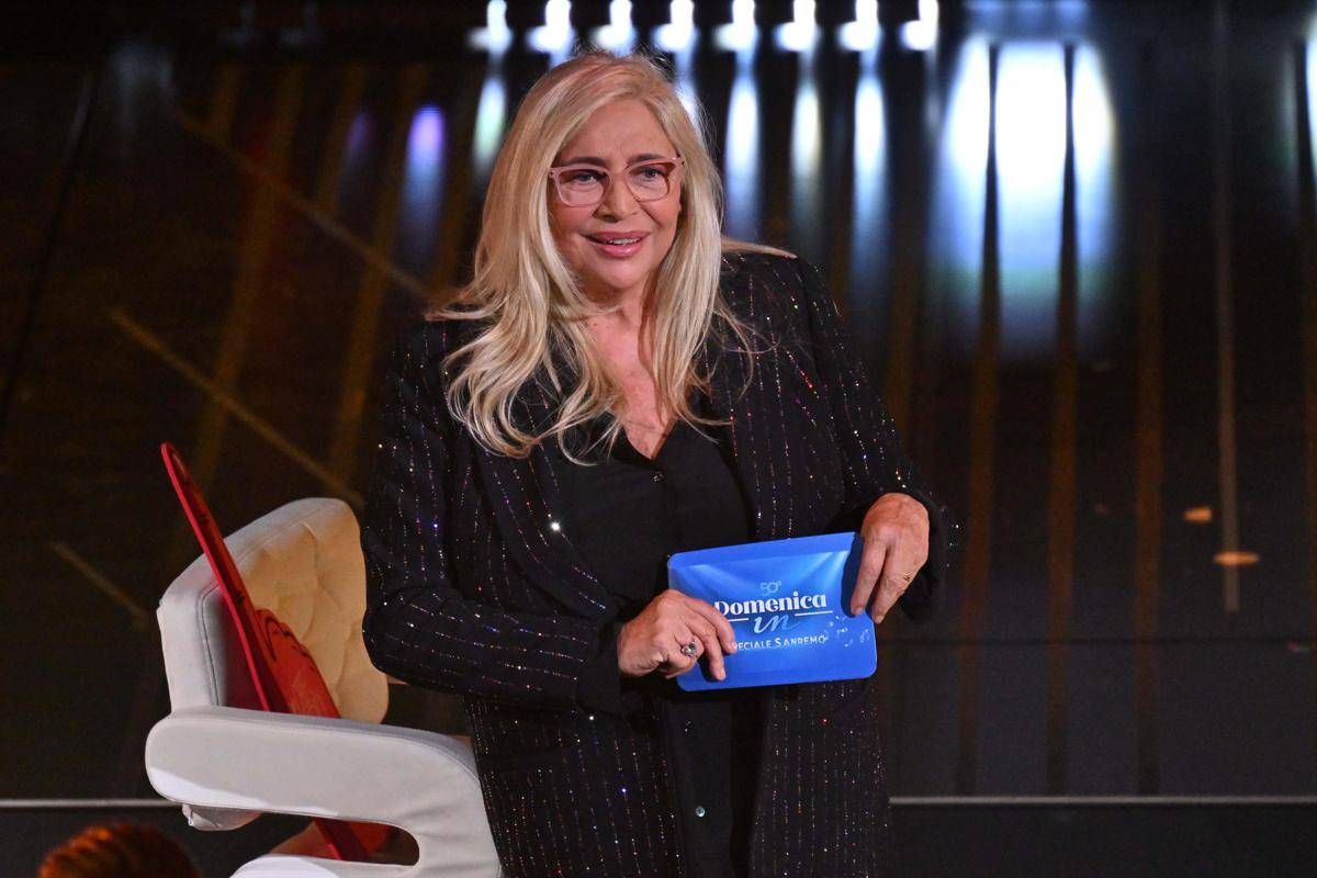 Mara Venier, costretta a riposo per problemi al menisco: cosa è successo - 