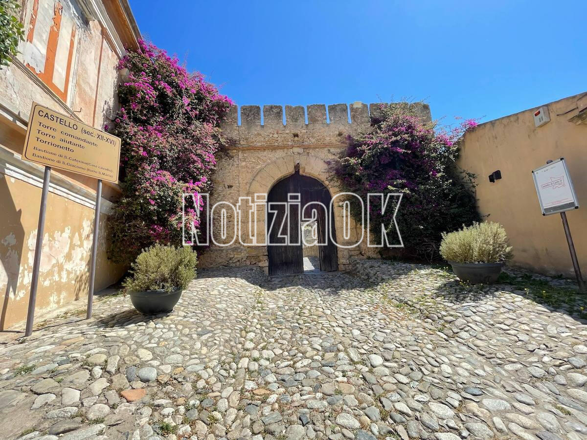 Crotone, Giornata dell’Arte e della Cultura 2026: studenti protagonisti a Piazza Castello - Foto: Redazione