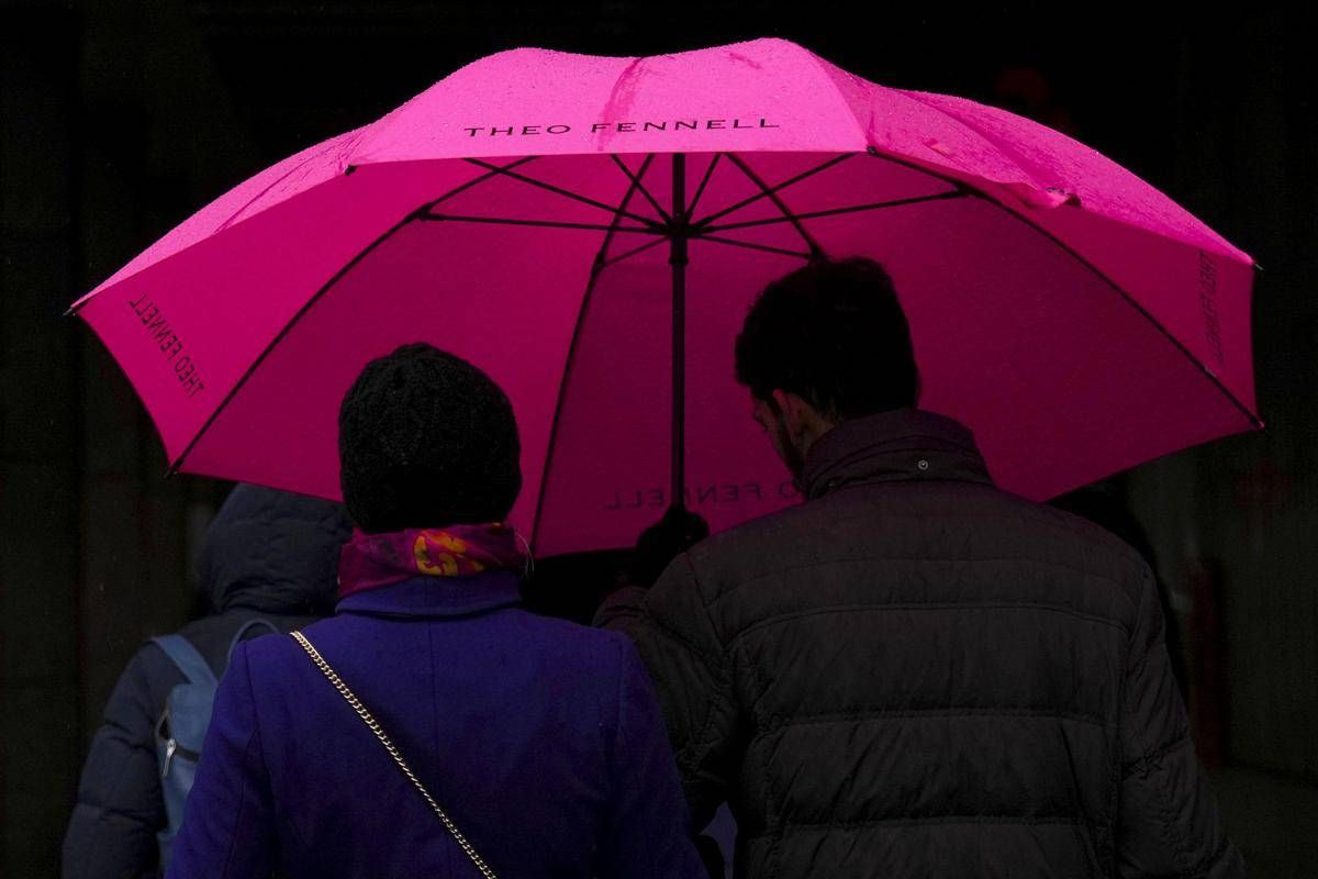 Giù le temperature, dopo il caldo arriva la pioggia: le previsioni meteo - 