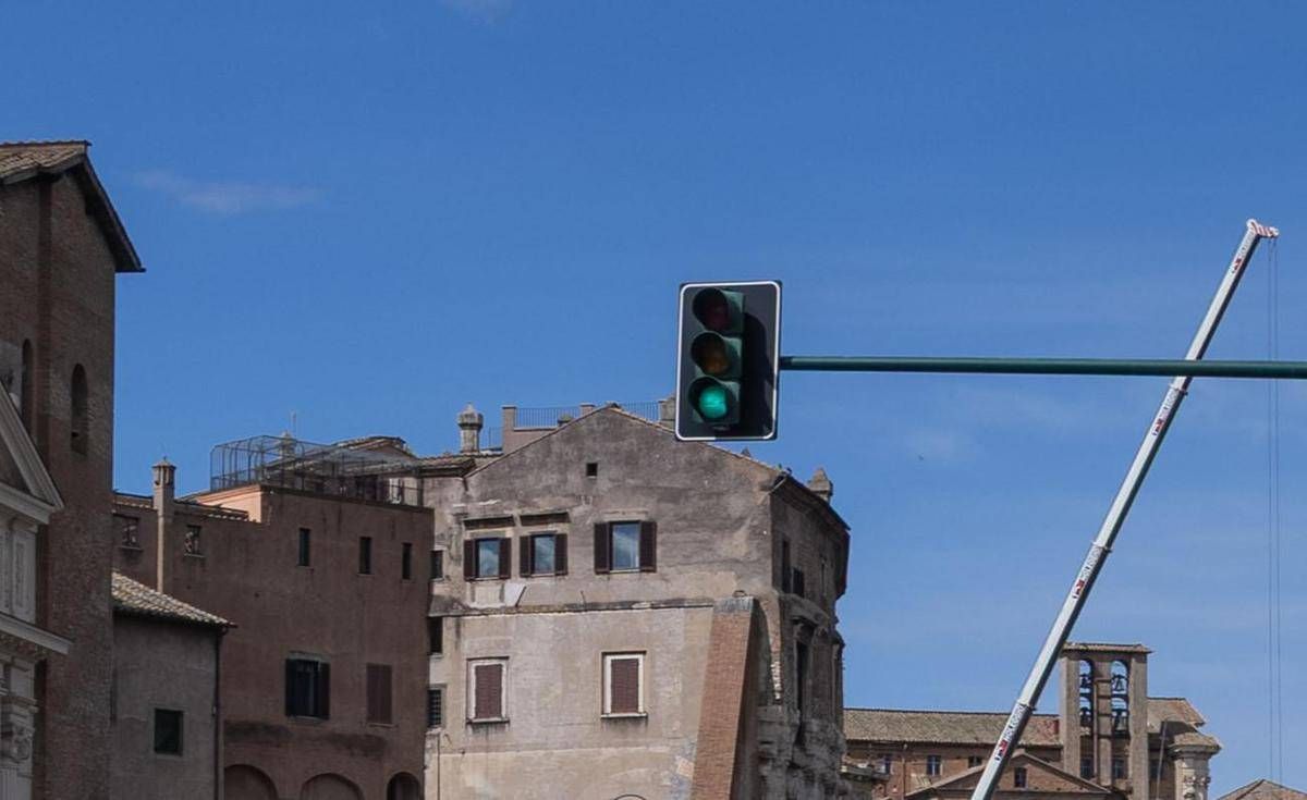 A Roma semafori con luce bianca per auto a guida autonoma? Patanè: "Sono fake news" - 