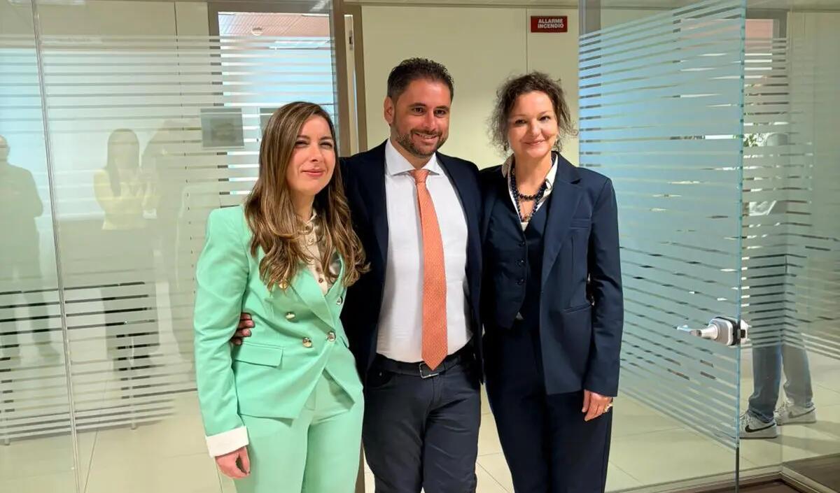 Regione, firmato il contratto di due nuovi dirigenti. L’assessore Montuoro “Sancito il ritorno ai concorsi pubblici dopo 16 anni” - 