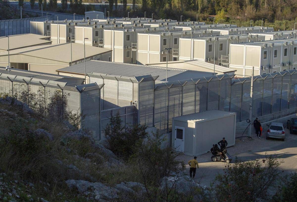 Migranti, Fratelli d'Italia: "Il Cpr di Gjader è pieno e funzionante, smentita l'ennesima falsa narrazione delle sinistre" - 