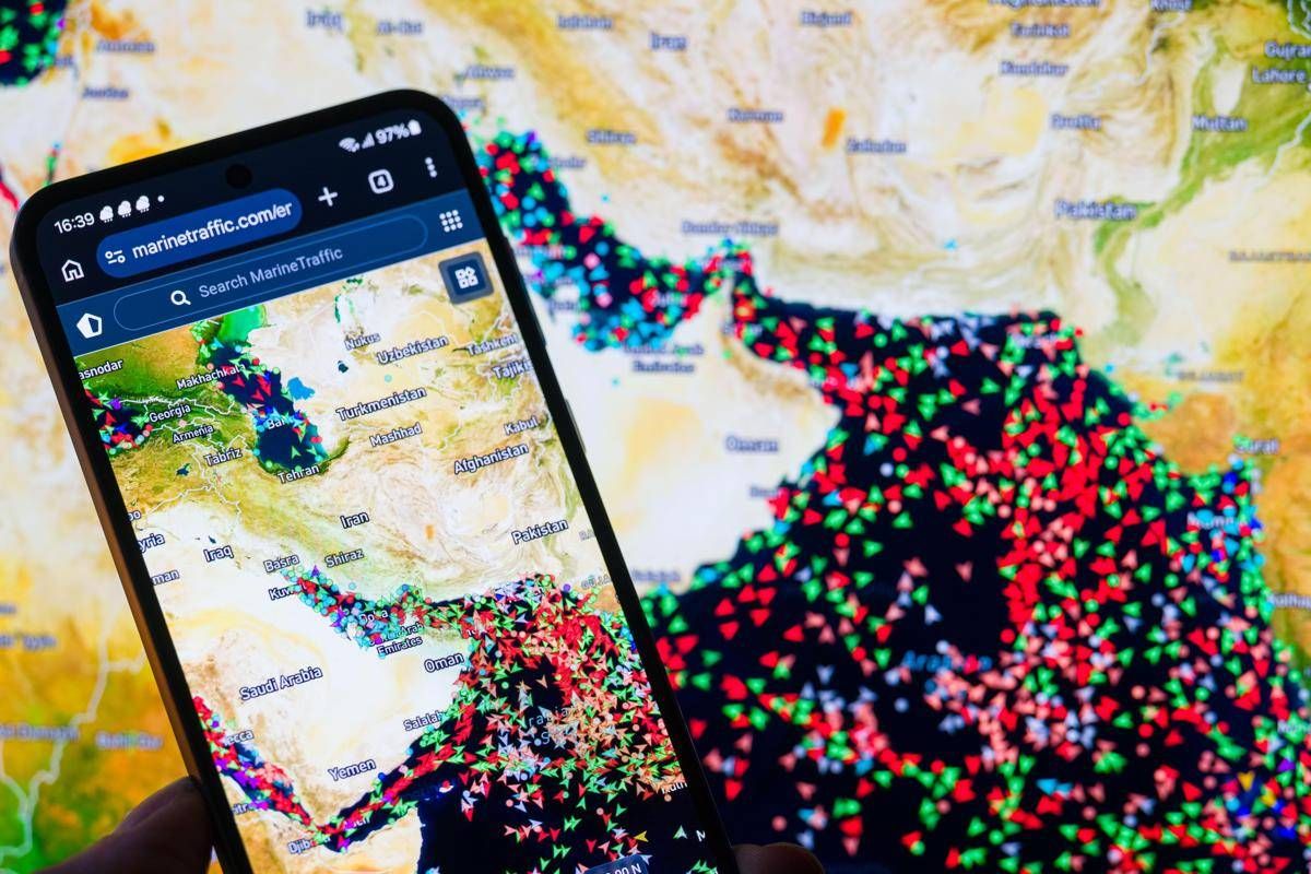 Iran, Hormuz riapre ma restano tensioni. Trump: "Negozieremo durante il fine settimana" - 