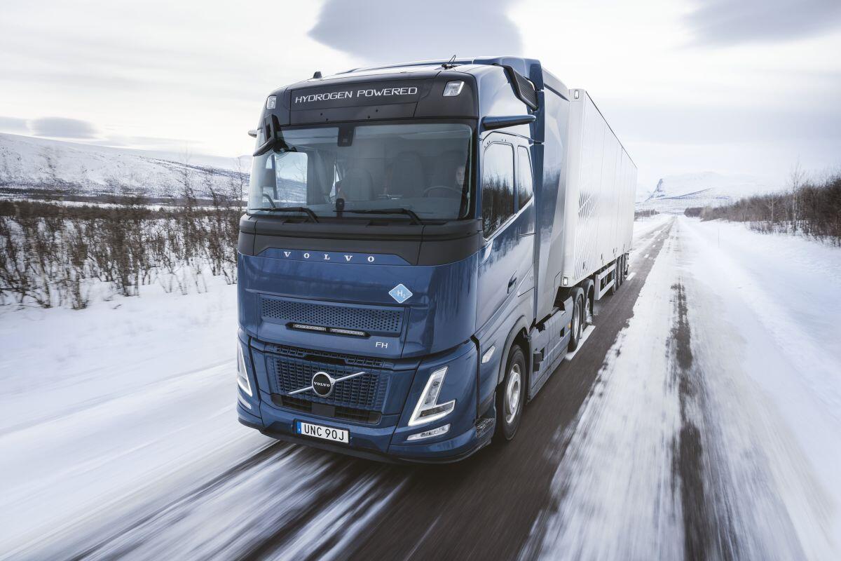 Volvo ha avviato test su strada dei camion alimentati ad idrogeno - 