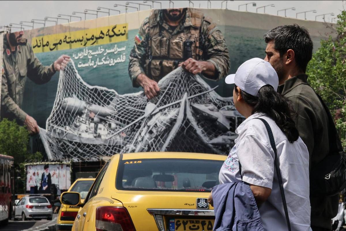 Iran, continua blocco navale a Hormuz: Usa ordinano a 31 navi di invertire la rotta. Pentagono: via il Segretario alla Marina Phelan - Diretta - 