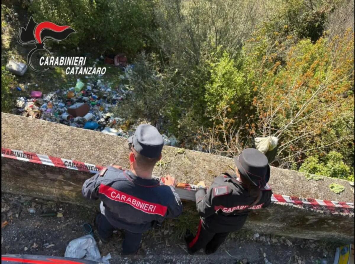 Lamezia Terme, sequestrata una discarica abusiva con 15 metri cubi di rifiuti - 
