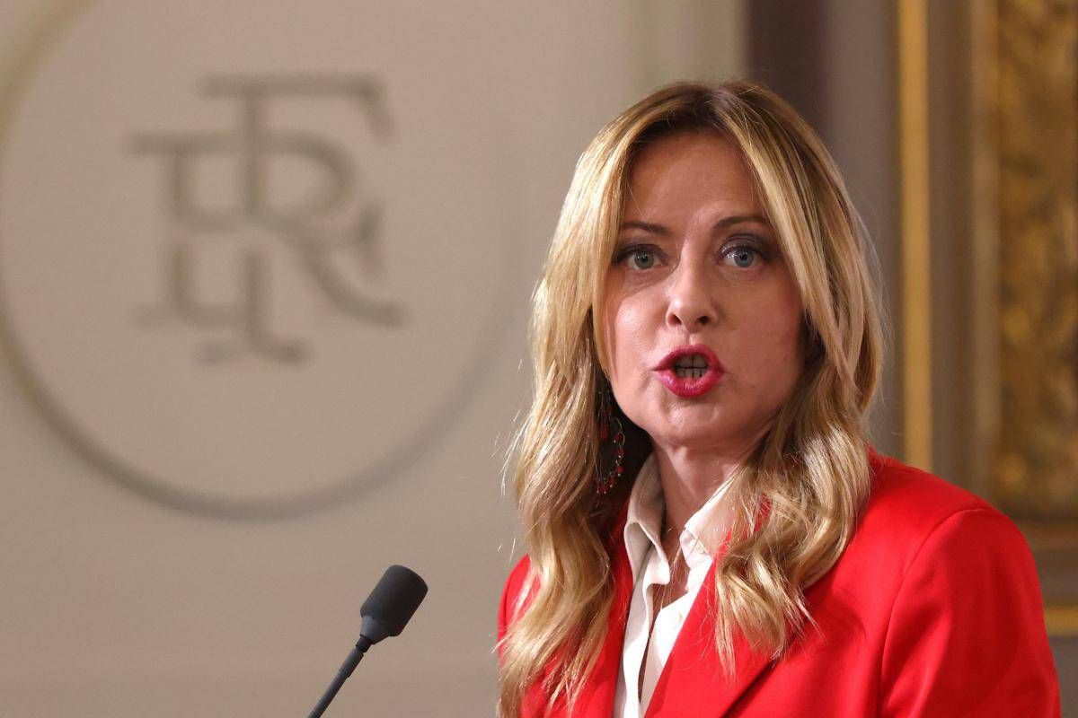 Iran, Macron e Starmer annunciano missione per riapertura duratura Hormuz. Meloni: "Italia pronta a schierare le navi con autorizzazione del Parlamento" - 