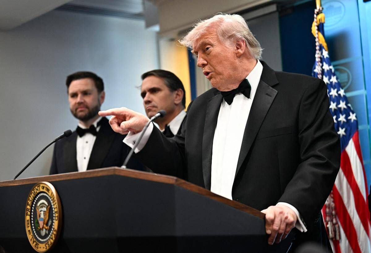 Spari alla cena con i giornalisti della Casa Bianca, Trump portato al sicuro - 