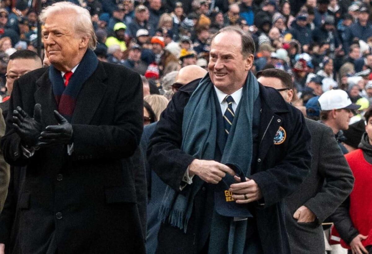 Usa, licenziato il segretario della Marina John Phelan - 