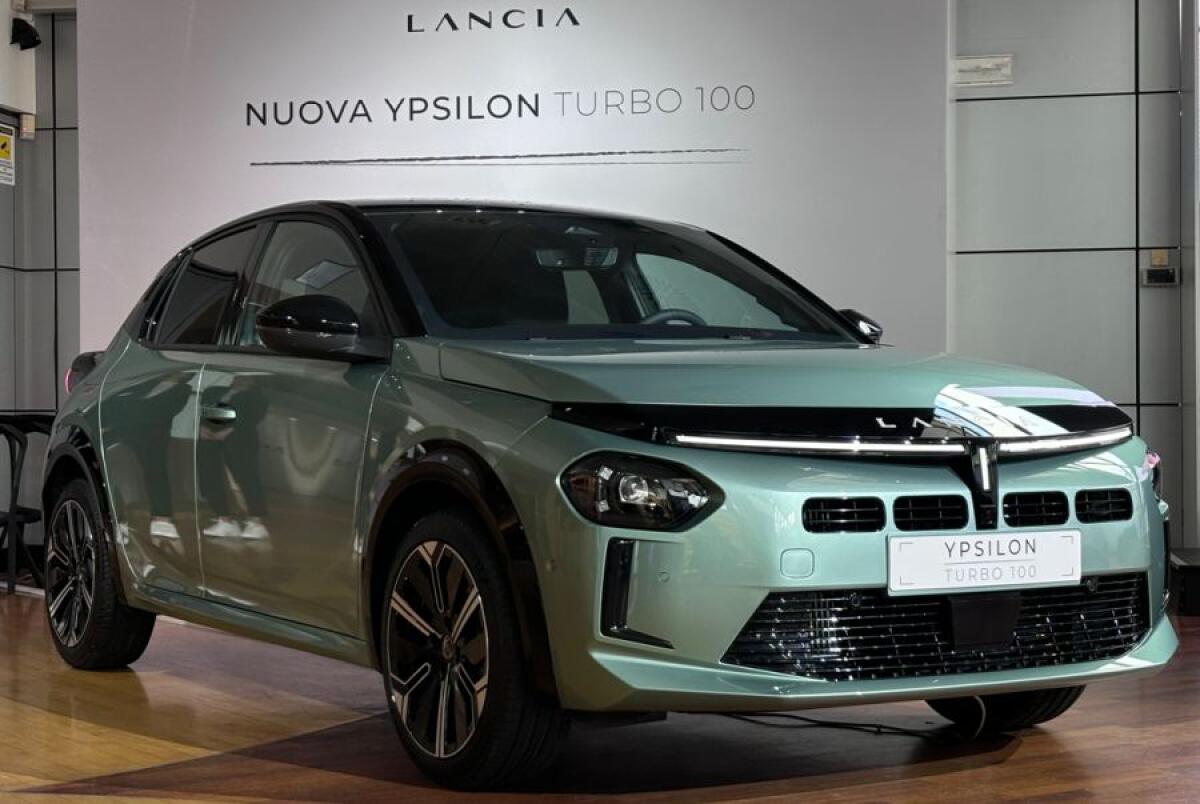 Lancia presenta Ypsilon Turbo 100, la sportiva con cambio manuale - 