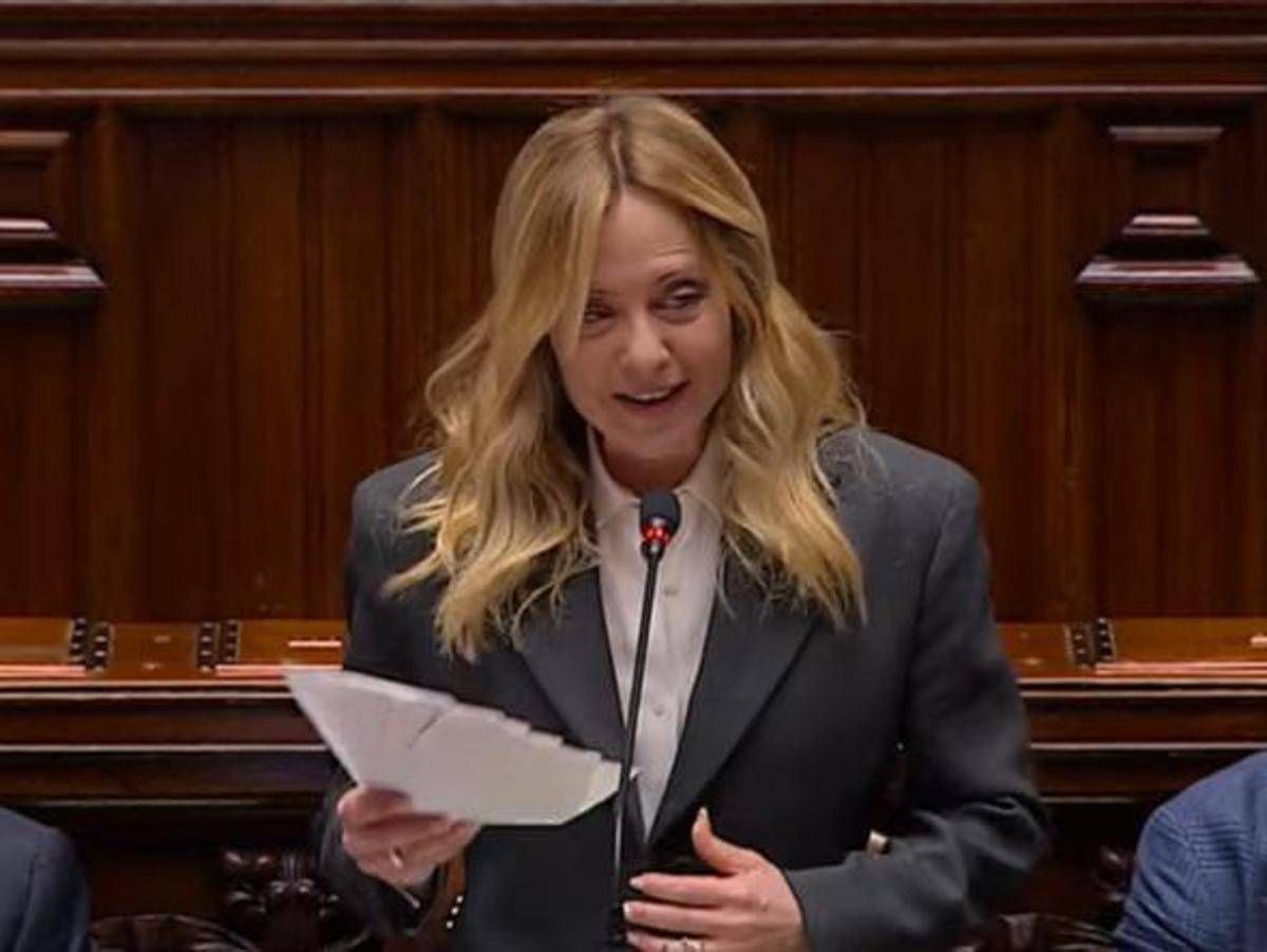 Meloni frena l'applauso in Aula durante l'iinformativa: "E' ancora lunga, regà" - 