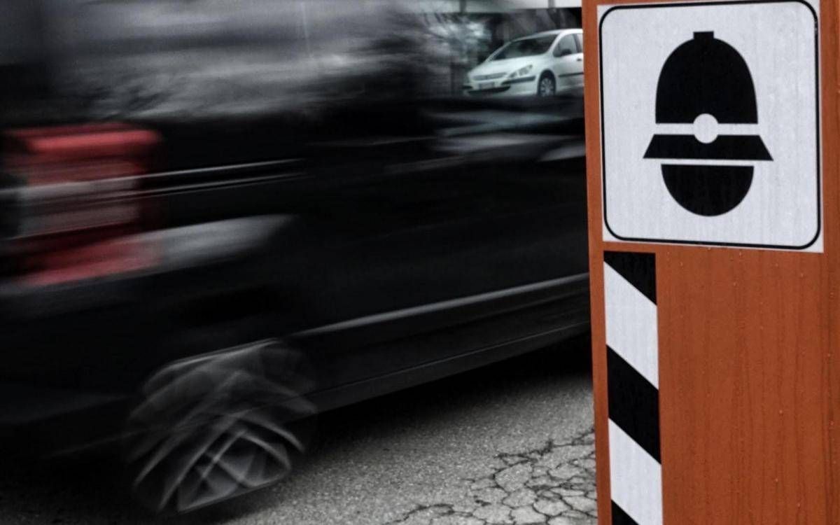 L'intelligenza artificiale cambia l'autovelox, riesce a vedere se l'automobilista usa il cellulare - 