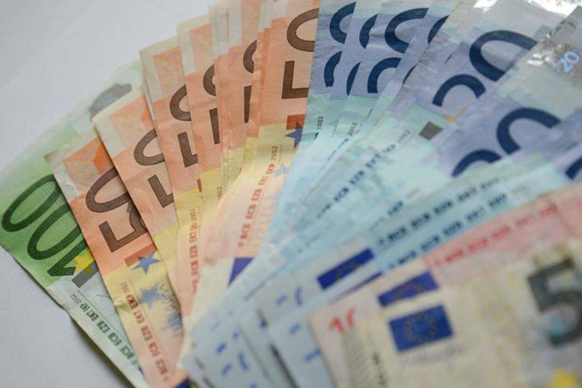 Euro, presto le nuove banconote: quando arriveranno. Addio al taglio da 500 - 
