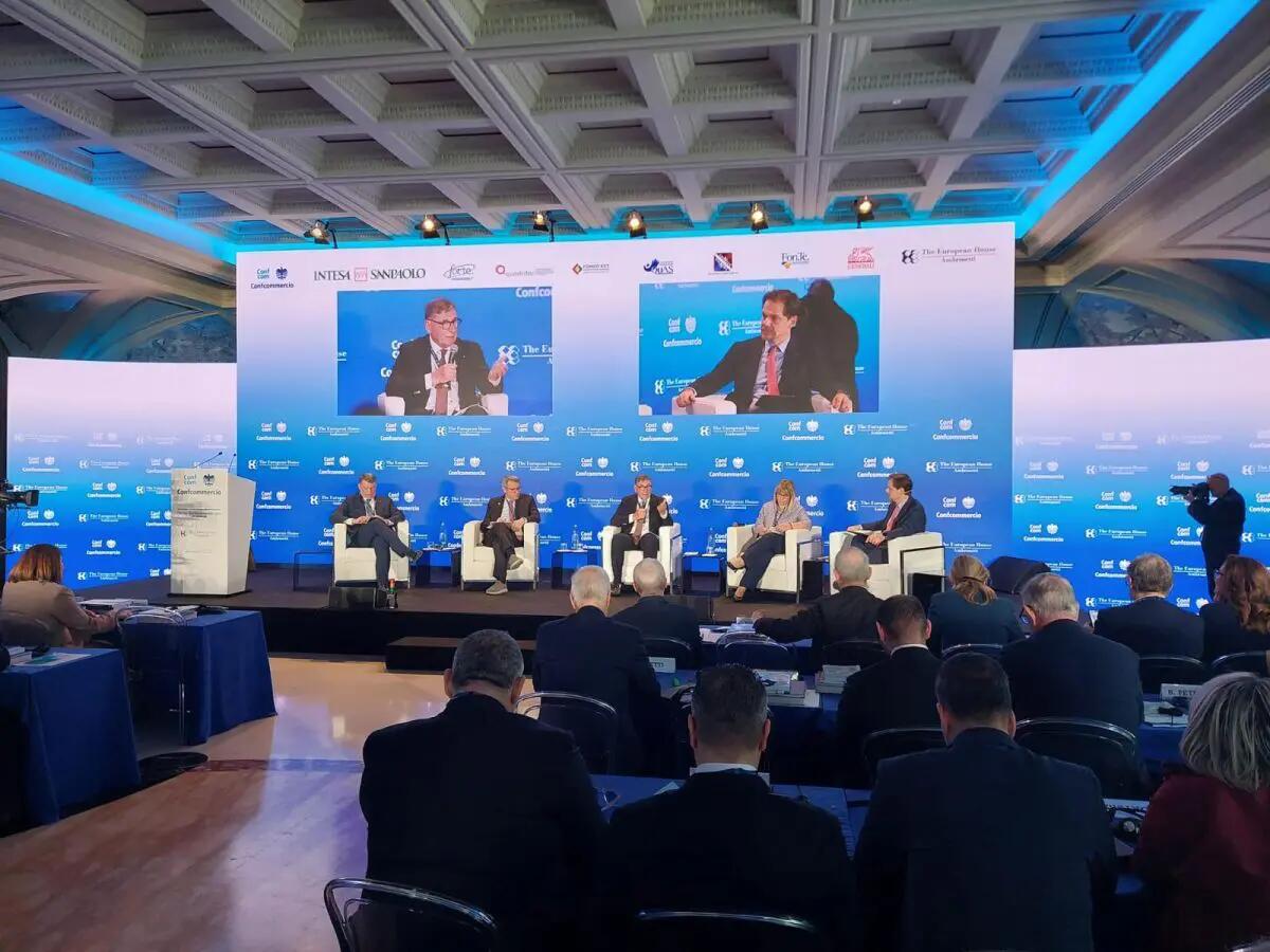 Confcom, per crescita serve lavoro di qualità. Stop contratti pirata - 