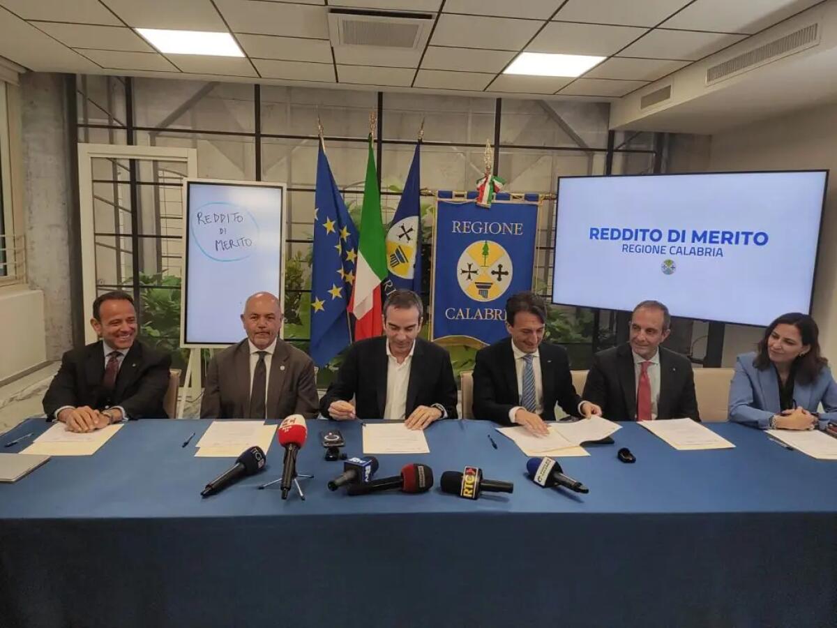 Occhiuto e i rettori delle università calabresi siglano l’intesa per il reddito di merito - 