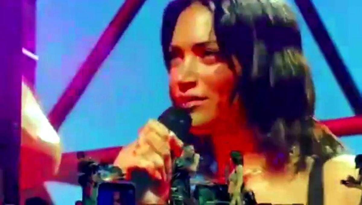 Marracash, sul palco arriva a sorpresa... Elodie: il duetto e l'abbraccio - 