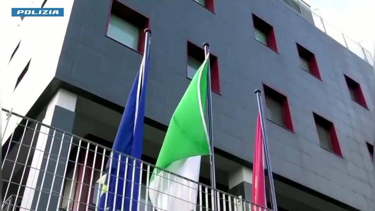 Guida ubriaco, lo fermano: in auto 176 chili di droga - 