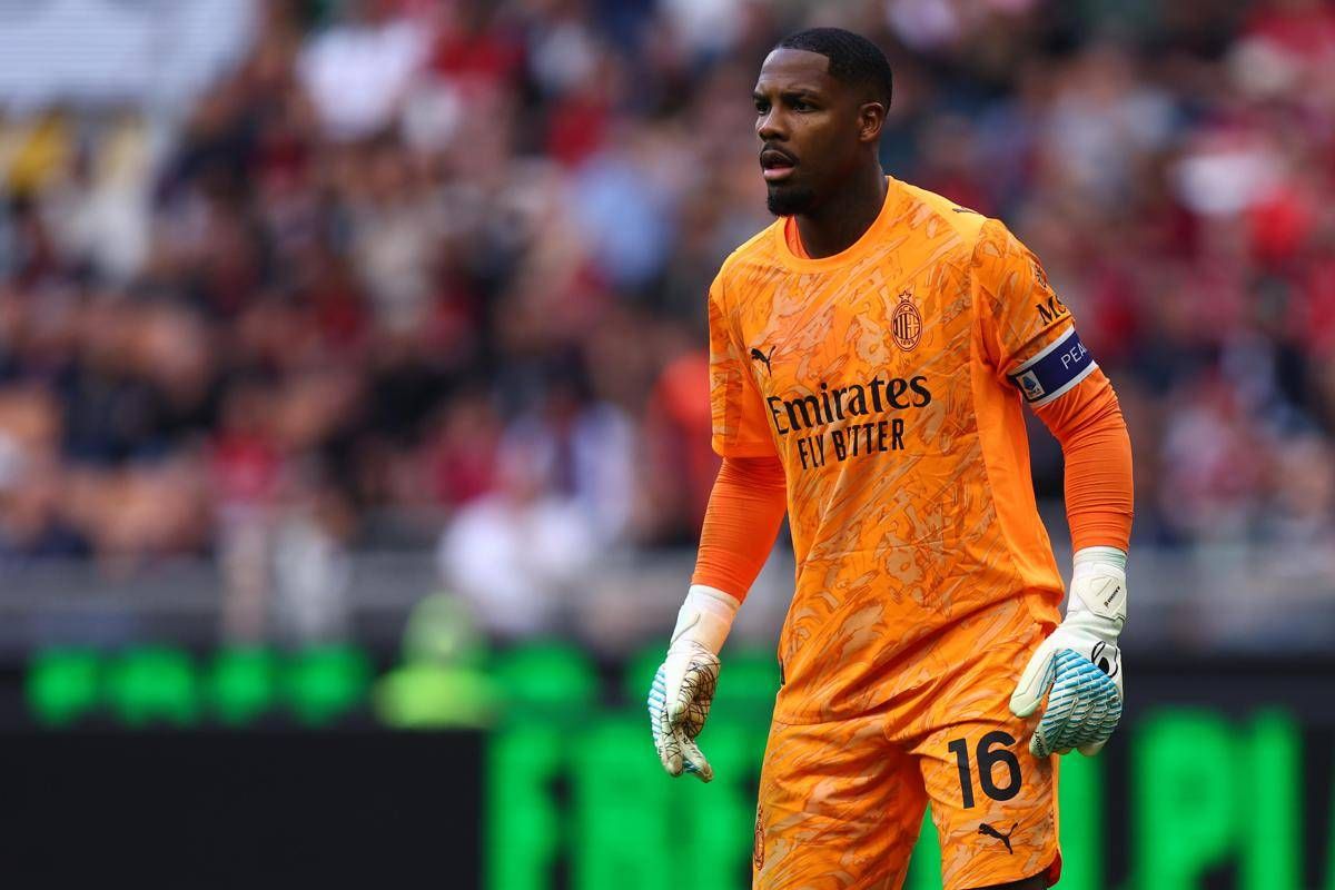 Verona-Milan, pioggia di fischi per Maignan e Leao: cos' è successo - 