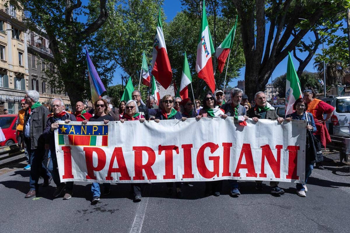 25 aprile, Anpi Roma: "Condanniamo atto terrorista, non ci lasceremo intimidire" - 