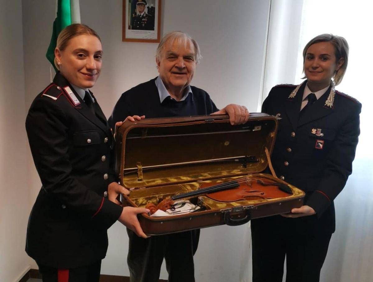 Ritrovata la viola rubata al fratello di Prodi, denunciato un minorenne - 